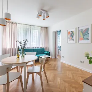 https://solec-79a-prywatne-mieszkanie-z-oddzielna-sypialnia-i.warsawhotelspoland.com