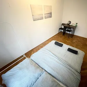 https://apt-fantastic-waw-sz8-pokoj-d.warsawhotelspoland.com